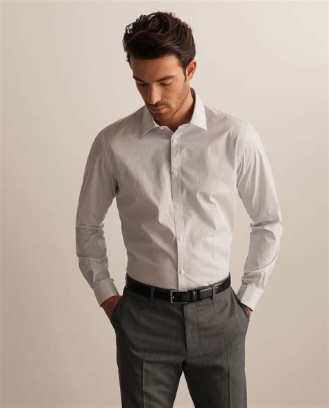 chemise habillée homme blanc.